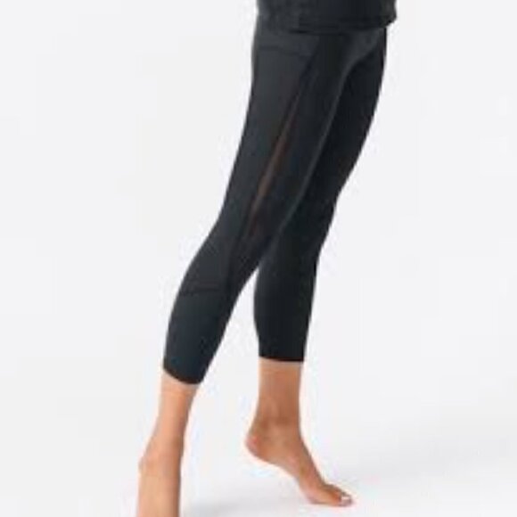 ZYIA Pants - EUC - Zyia Light N Luxe Black Capris with Mesh Size 6-8